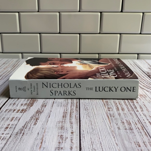 The Lucky One Nicholas Sparks Contemporary Romance Paperback - Picture 3 of 7
